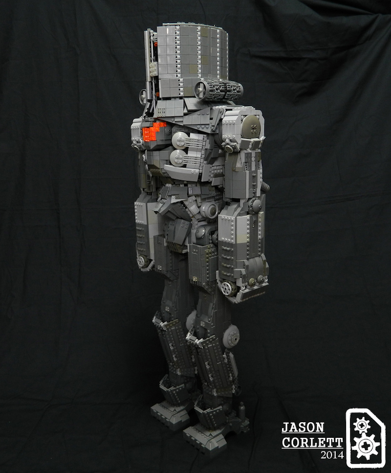 Illustration for article titled Awesome 3-foot-tall Lego jaeger from Pacific Rim is piloted by minifigs